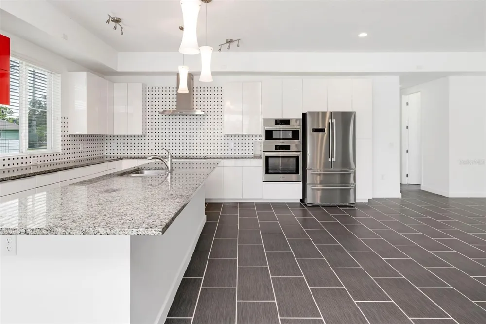 4524 RIVERWOOD AVENUE Sarasota, FL 34231