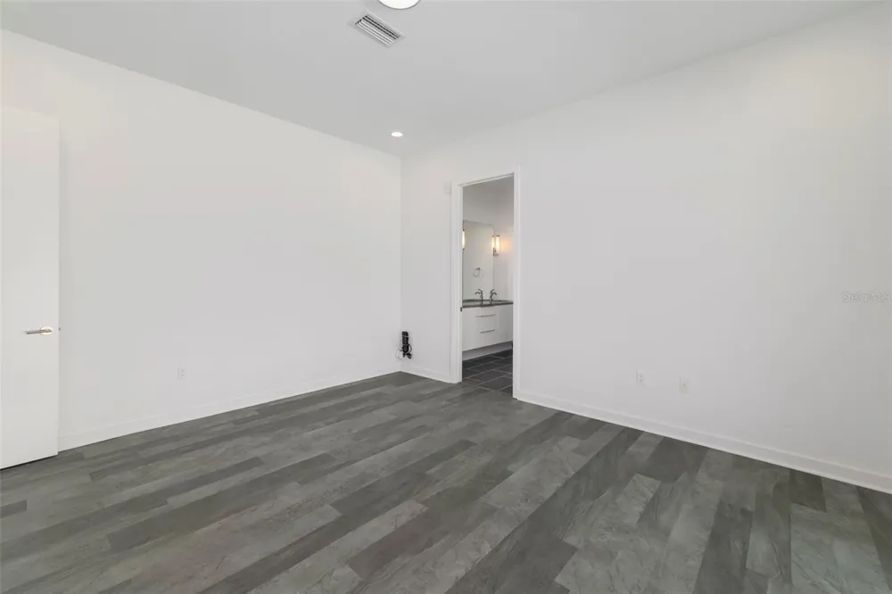 4524 RIVERWOOD AVENUE Sarasota, FL 34231