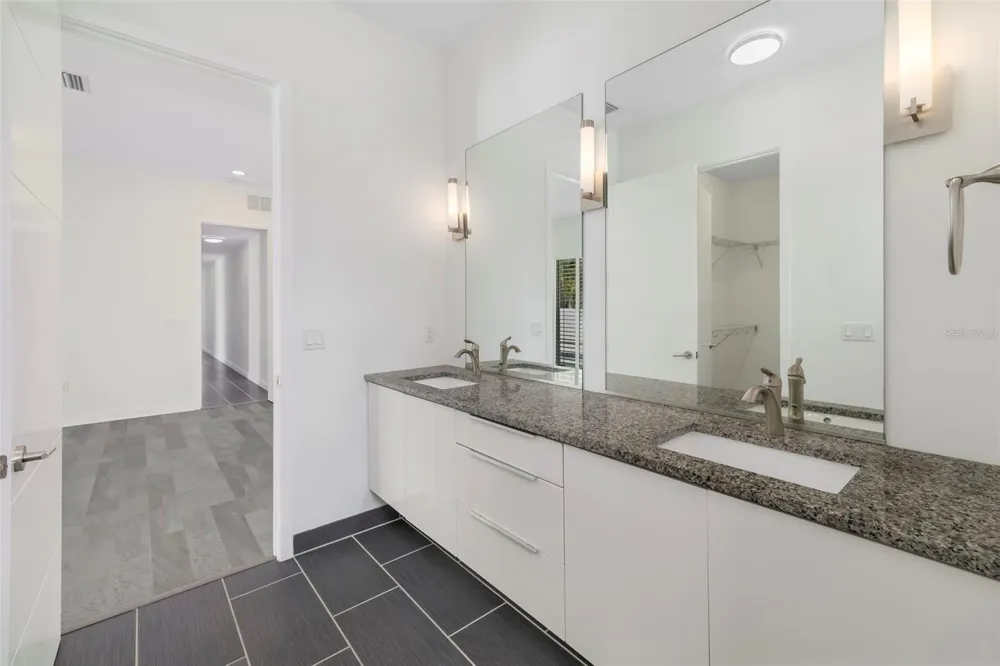 4524 RIVERWOOD AVENUE Sarasota, FL 34231