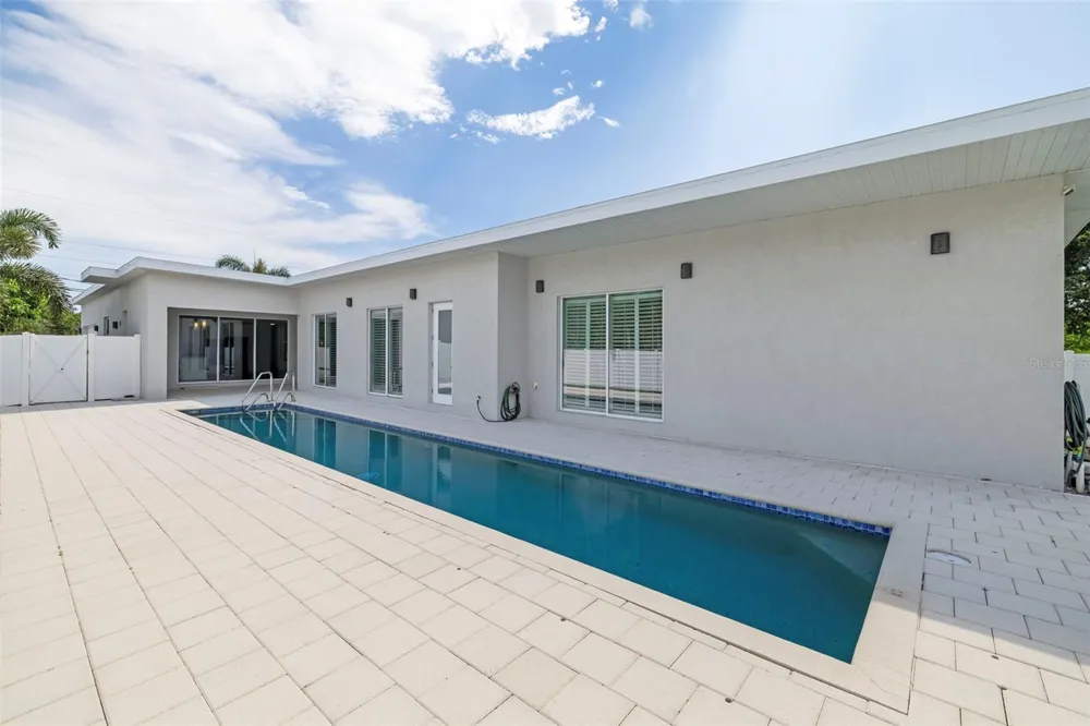4524 RIVERWOOD AVENUE Sarasota, FL 34231