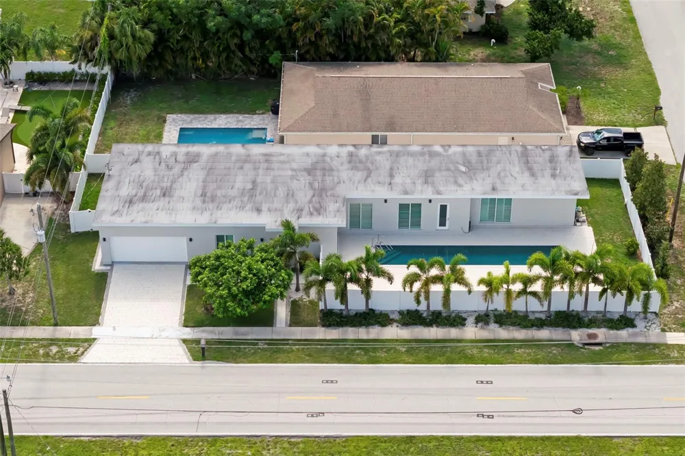 4524 RIVERWOOD AVENUE Sarasota, FL 34231