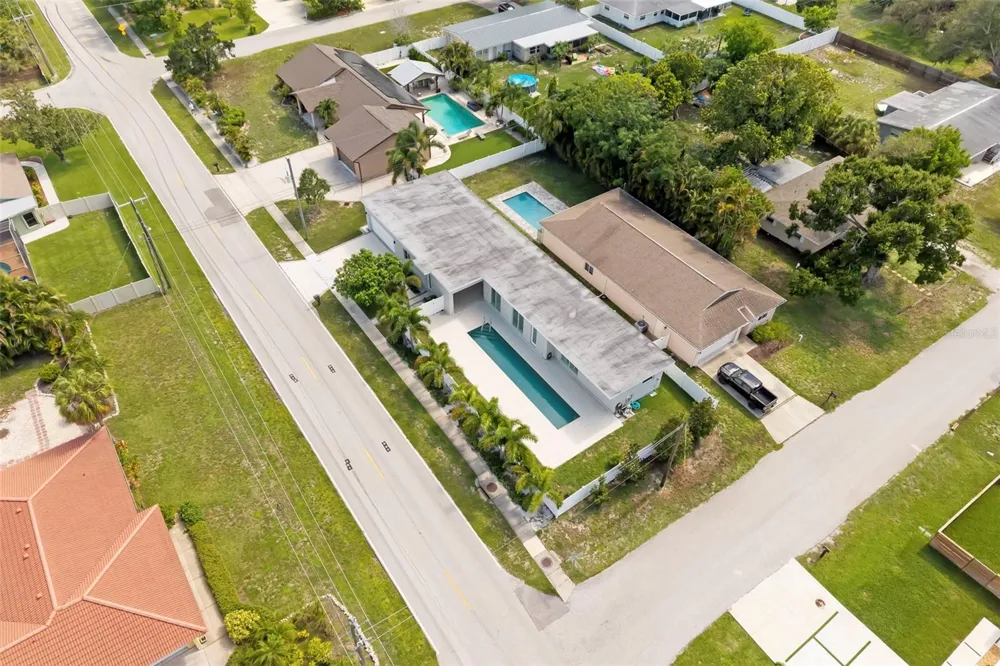 4524 RIVERWOOD AVENUE Sarasota, FL 34231