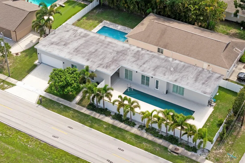 4524 RIVERWOOD AVENUE Sarasota, FL 34231