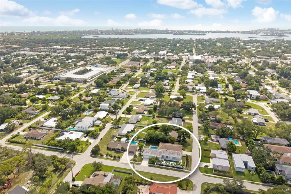 4524 RIVERWOOD AVENUE Sarasota, FL 34231