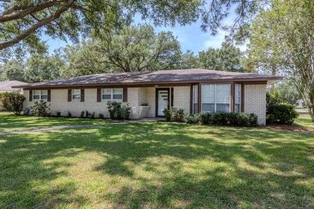 1700 Mustang Avenue Bay City, TX 77414