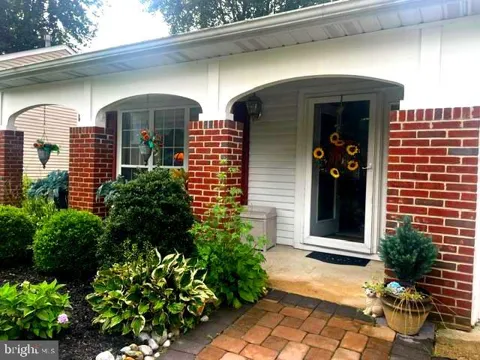 23 BUXTON COURT