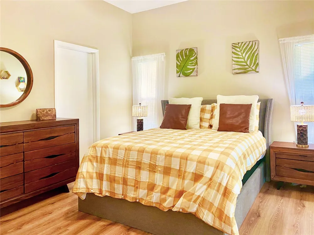 4907 82ND PLACE E Sarasota, FL 34243