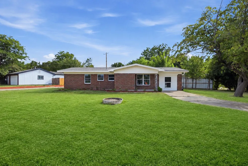 400 Hillcrest Street Mansfield, TX 76063