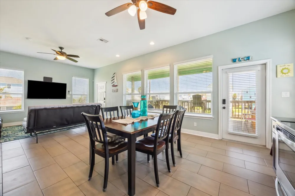 11216 Reagor Way Galveston, TX 77554