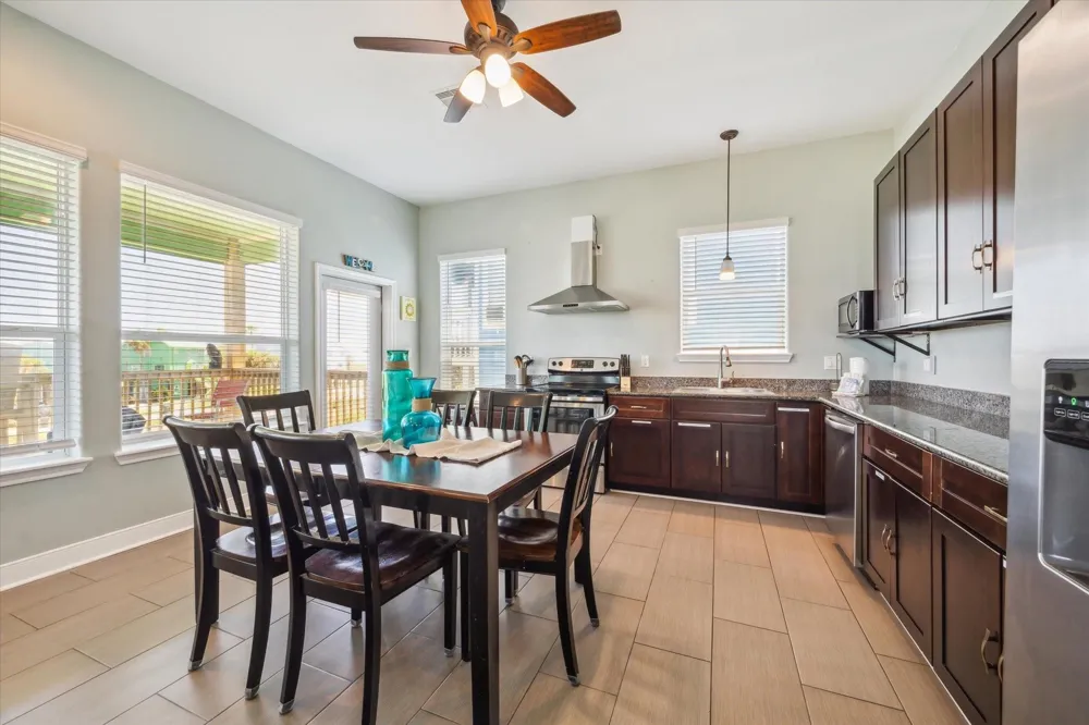 11216 Reagor Way Galveston, TX 77554