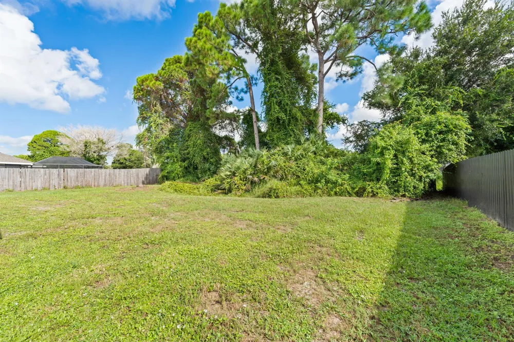 209 SW CHAPMAN AVENUE Port St. Lucie, FL 34984