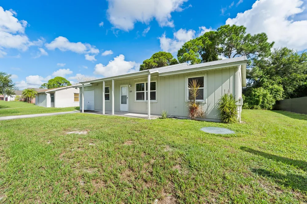 209 SW CHAPMAN AVENUE Port St. Lucie, FL 34984