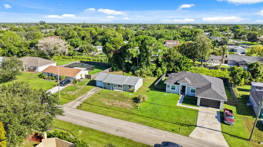 209 SW CHAPMAN AVENUE Port St. Lucie, FL 34984