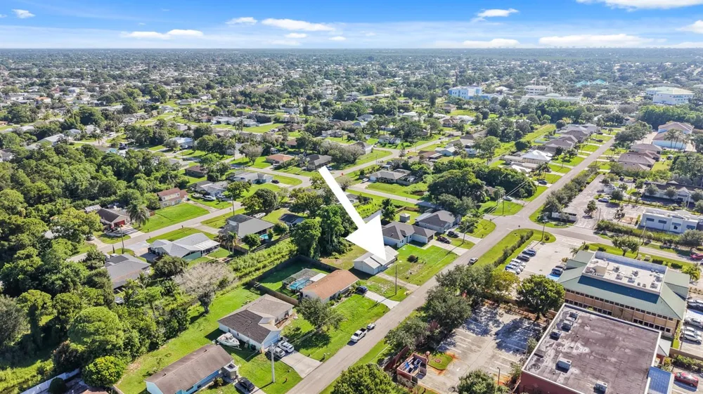 209 SW CHAPMAN AVENUE Port St. Lucie, FL 34984