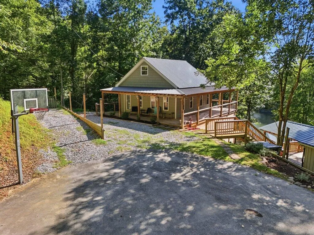 210 Sunset Court Spring City, TN 37381