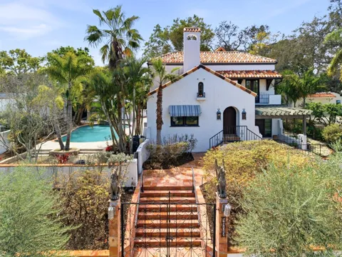 1529 MAPLE STREET