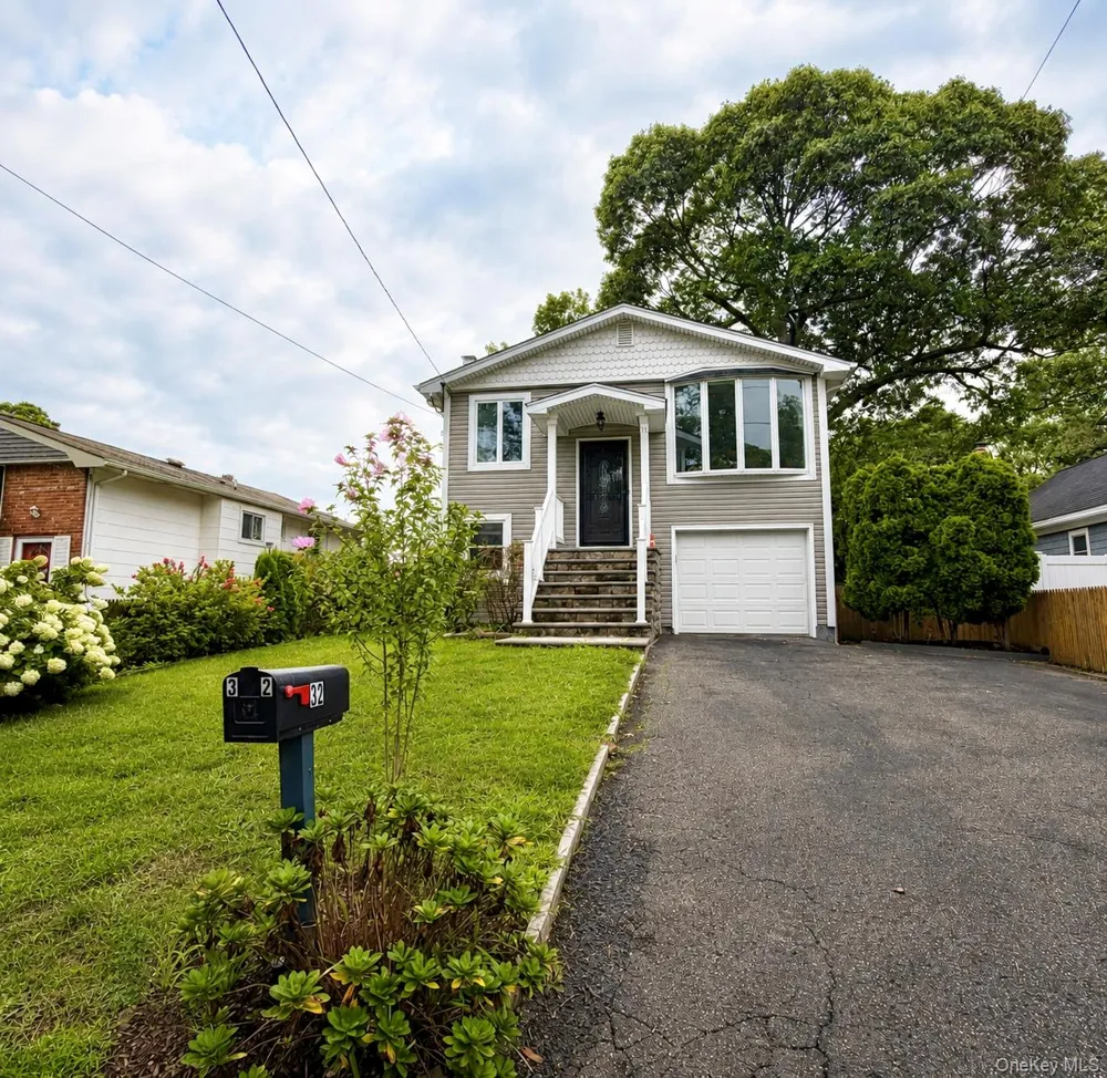 32 Dorchester Road Ronkonkoma, NY 11779