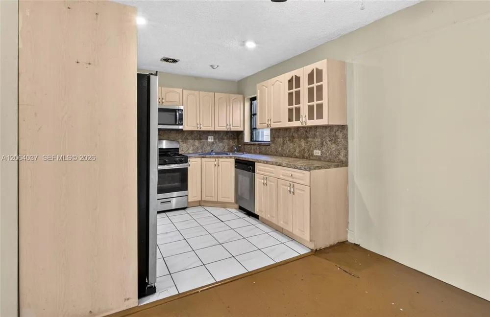 17950 NW 6th court Miami Gardens, FL 33169
