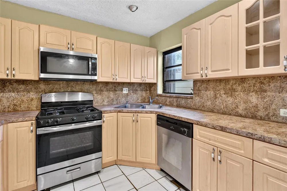 17950 NW 6th court Miami Gardens, FL 33169