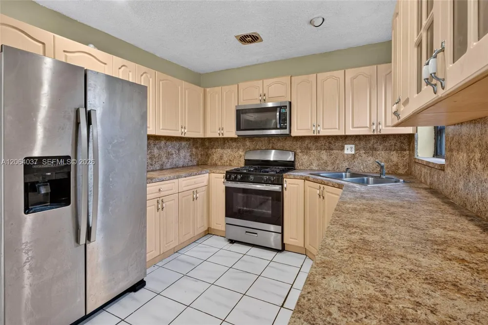 17950 NW 6th court Miami Gardens, FL 33169