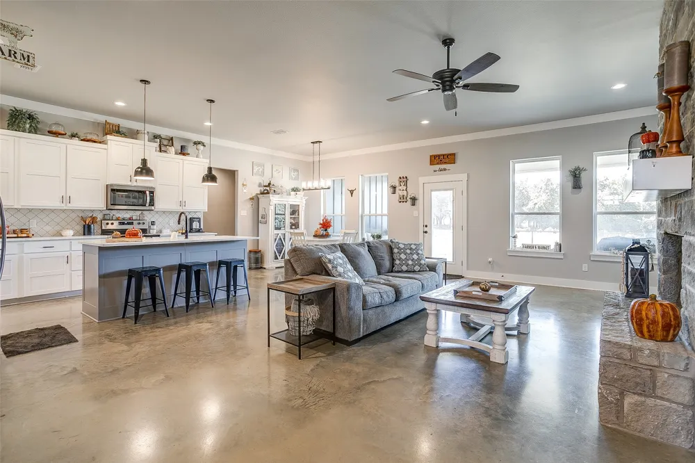 492 Clark Lake Road Weatherford, TX 76088