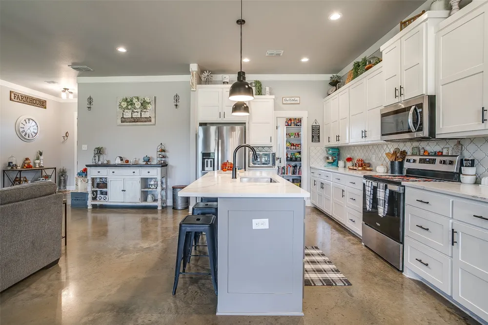 492 Clark Lake Road Weatherford, TX 76088