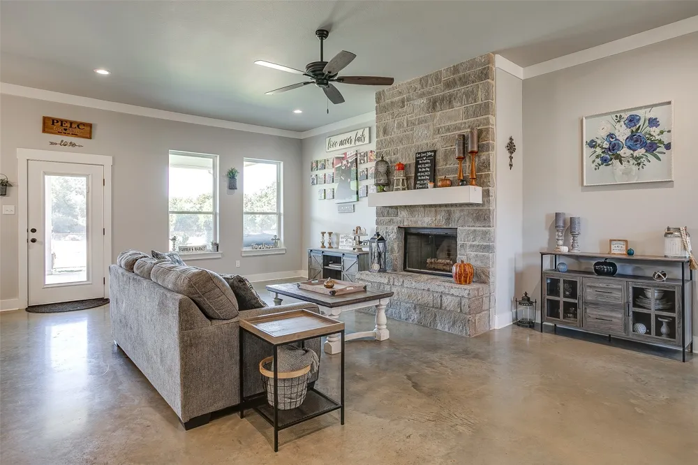492 Clark Lake Road Weatherford, TX 76088