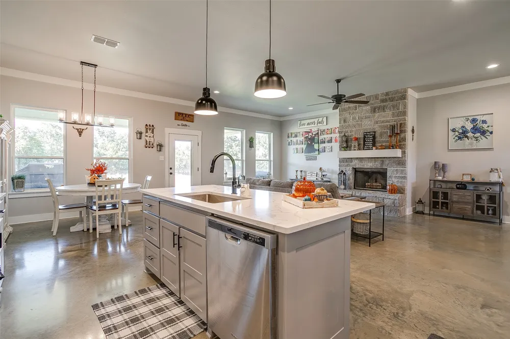 492 Clark Lake Road Weatherford, TX 76088