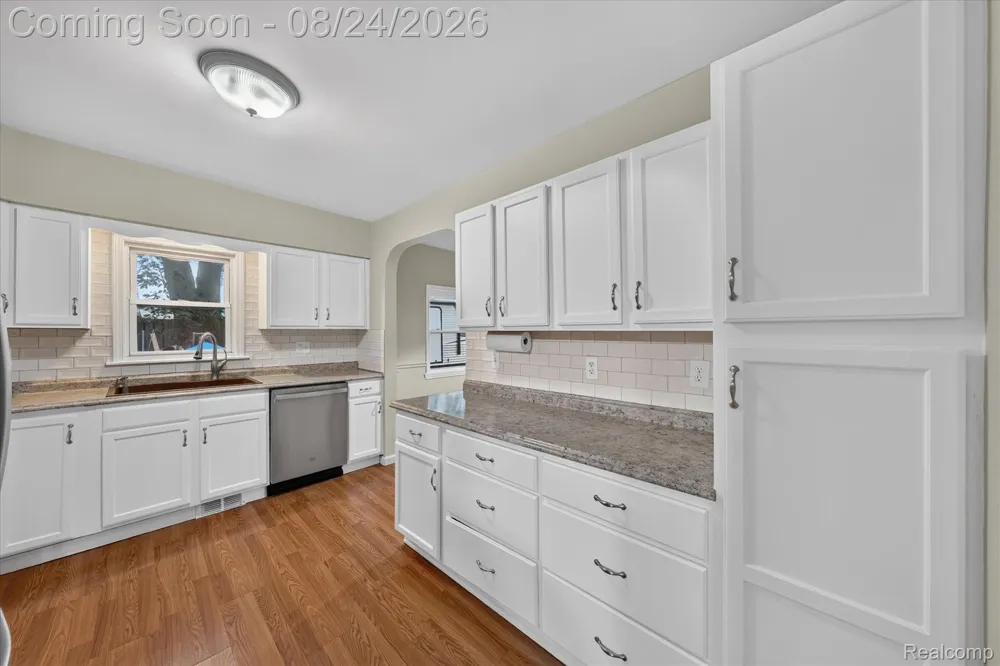 8847 Rosella Street Taylor City, MI 48180