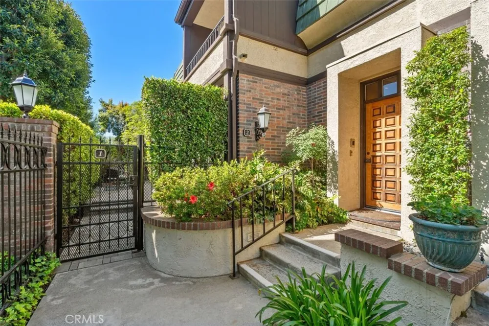 885 S Orange Grove Boulevard #2 Pasadena, CA 91105