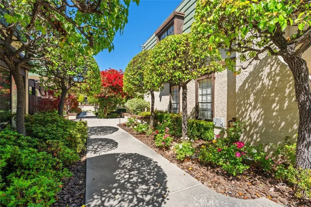 885 S Orange Grove Boulevard #2 Pasadena, CA 91105