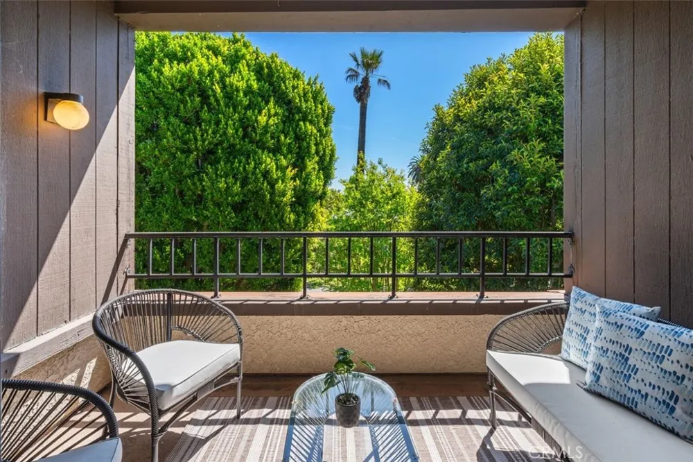 885 S Orange Grove Boulevard #2 Pasadena, CA 91105
