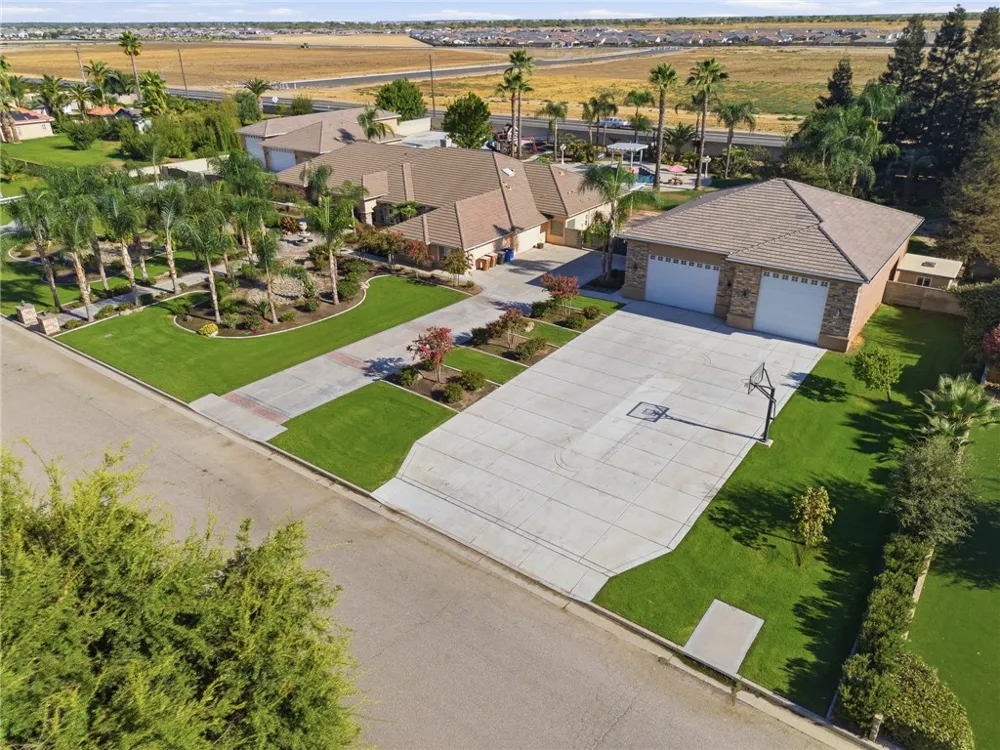 17041 Anelura Court Bakersfield, CA 93314