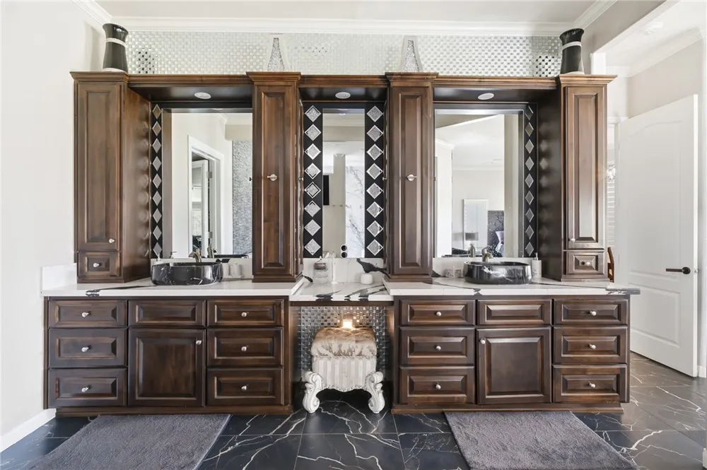 17041 Anelura Court Bakersfield, CA 93314