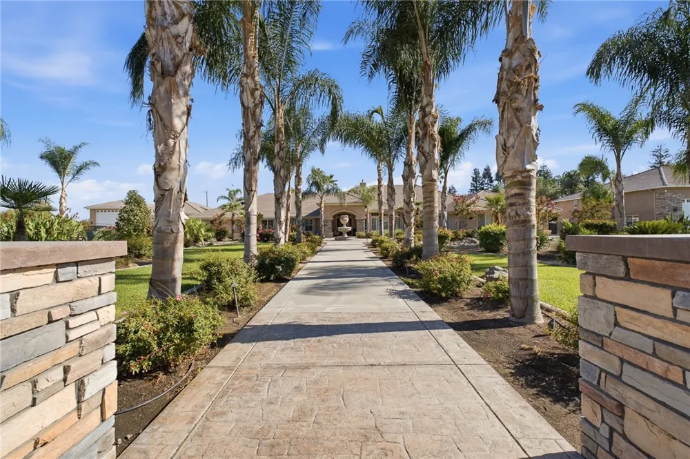 17041 Anelura Court Bakersfield, CA 93314