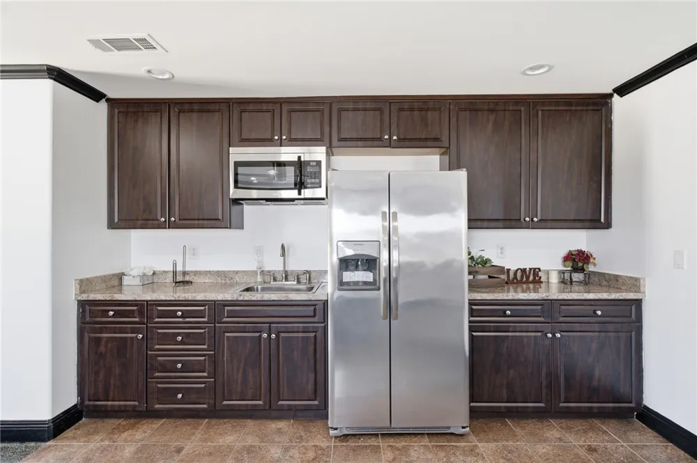 17041 Anelura Court Bakersfield, CA 93314