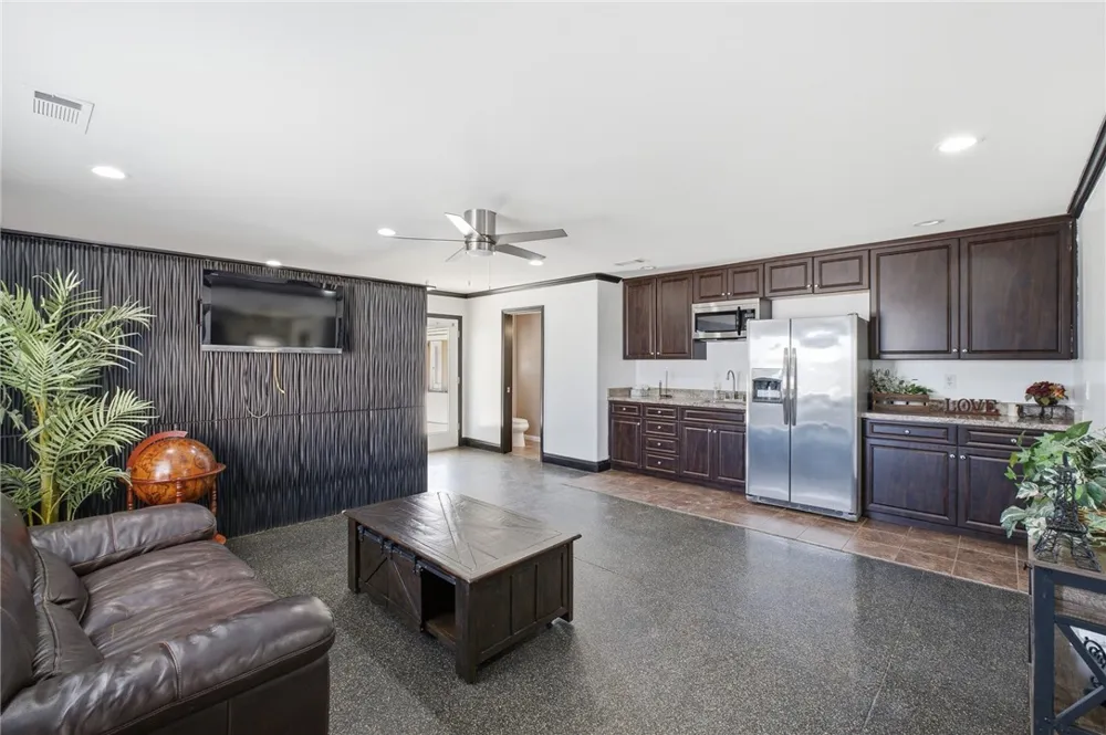 17041 Anelura Court Bakersfield, CA 93314