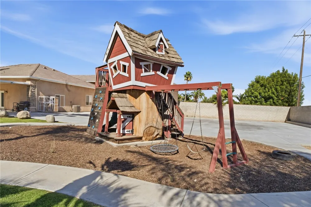 17041 Anelura Court Bakersfield, CA 93314