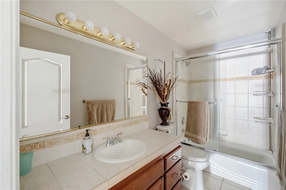 17041 Anelura Court Bakersfield, CA 93314