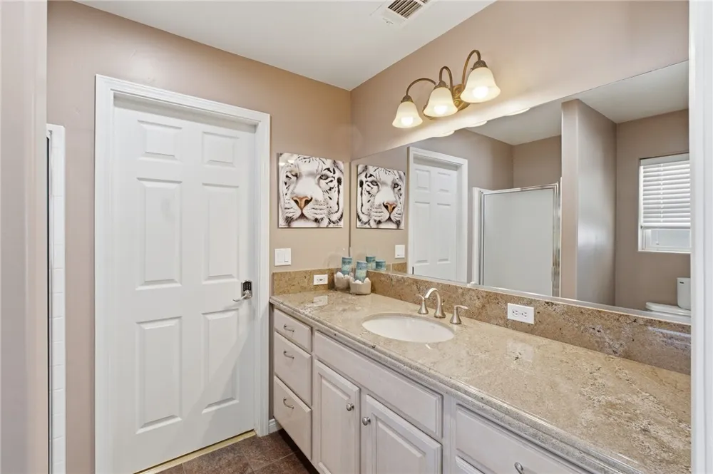17041 Anelura Court Bakersfield, CA 93314