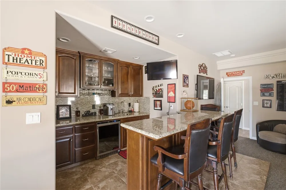 17041 Anelura Court Bakersfield, CA 93314