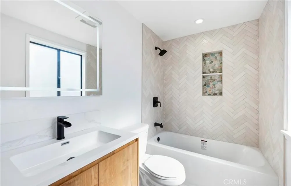 13036 Mindanao #7 Los Angeles, CA 90292