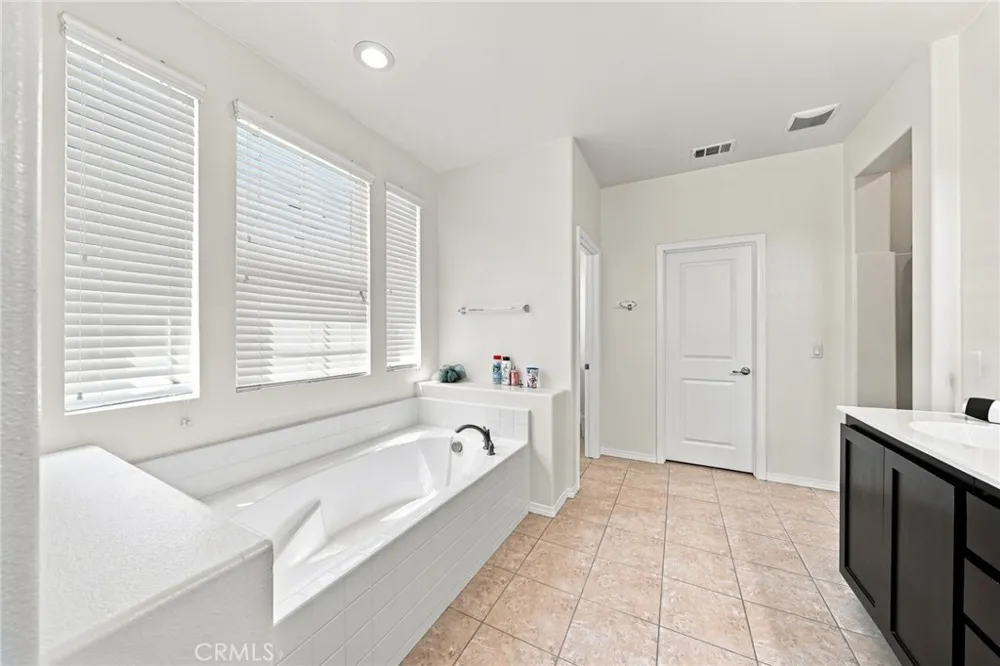 2877 S Via Belamaria Ontario, CA 91762
