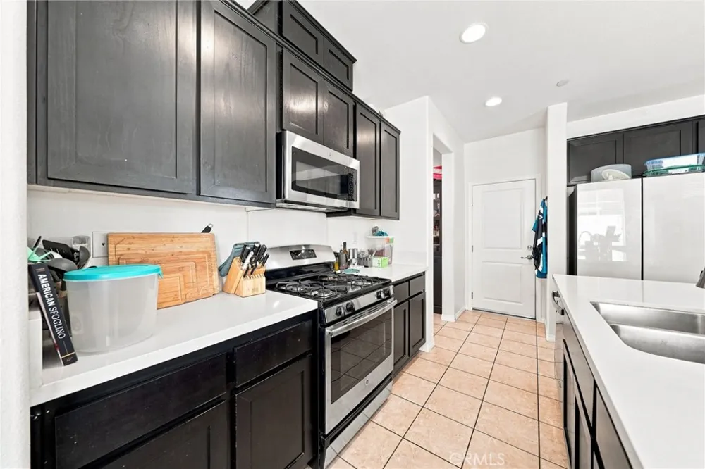 2877 S Via Belamaria Ontario, CA 91762