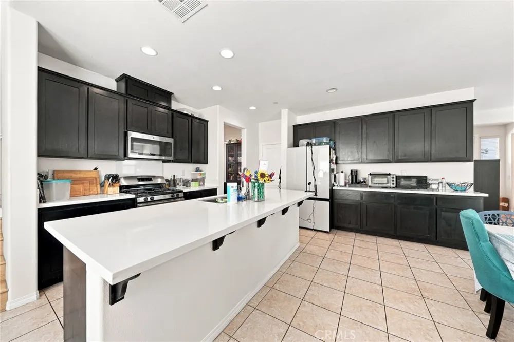 2877 S Via Belamaria Ontario, CA 91762