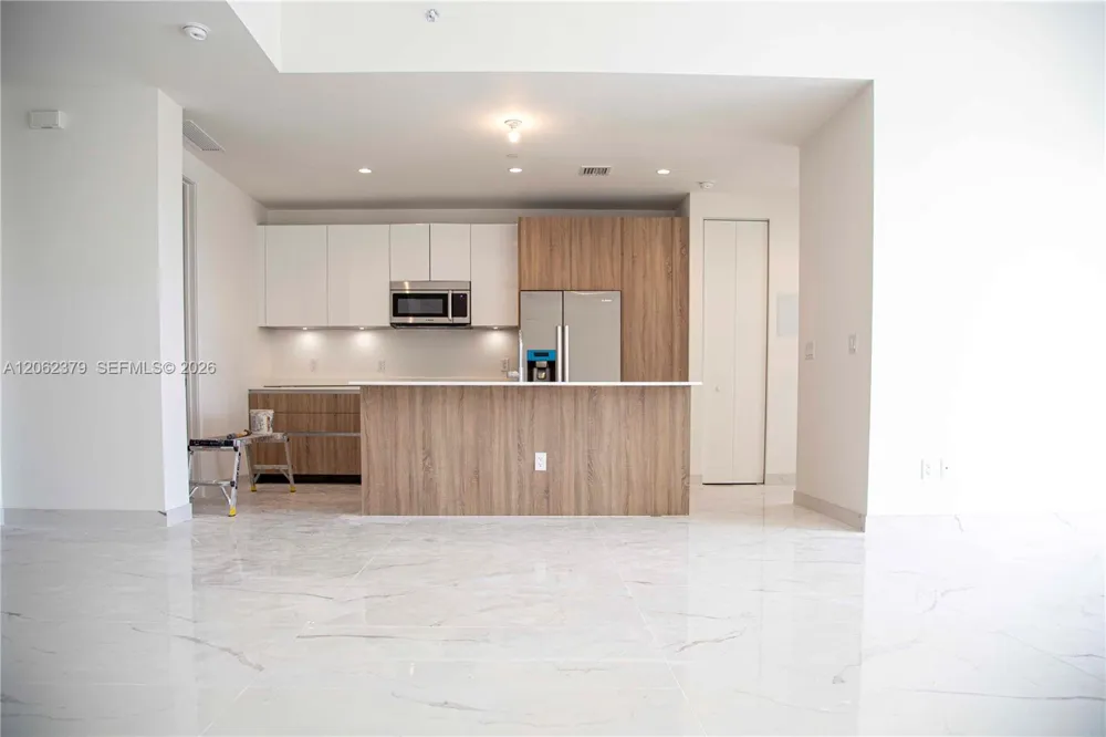 529 SW 11th St #202 Miami, FL 33129
