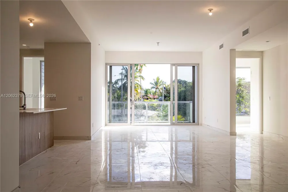 529 SW 11th St #202 Miami, FL 33129