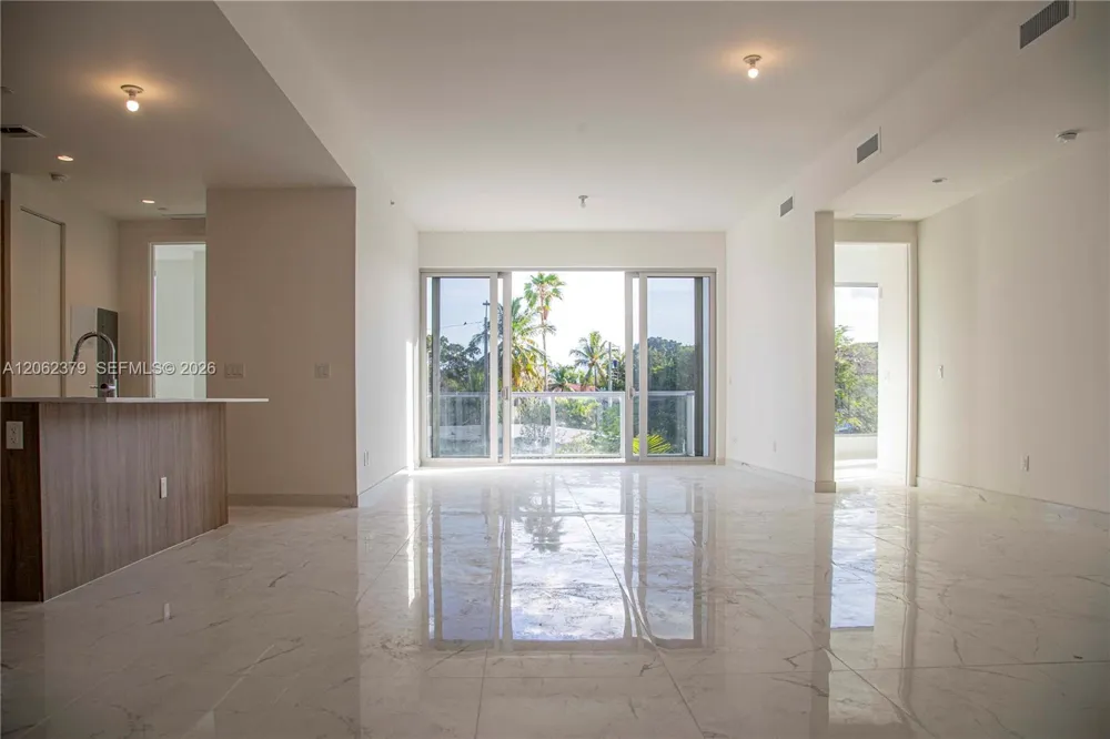 529 SW 11th St #202 Miami, FL 33129