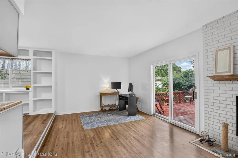 399 Surrey Heights Westland City, MI 48186