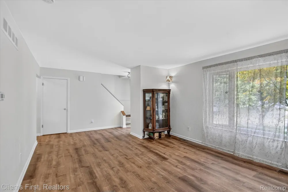 399 Surrey Heights Westland City, MI 48186